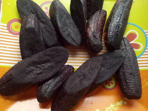 Guys, What Will You Do If Your Girlfriend Fries Plantain Like This? (Photo)